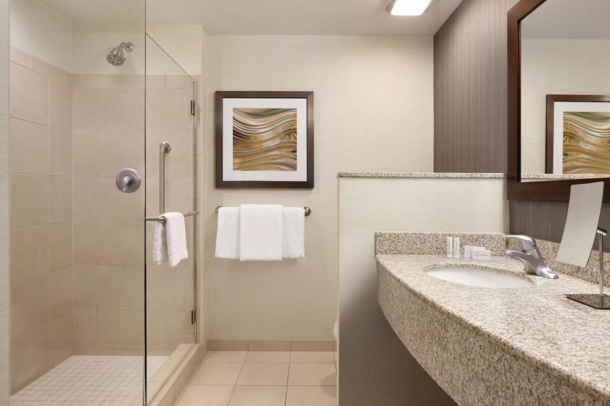 Courtyard Charlotte Airport North Hotel Екстериор снимка