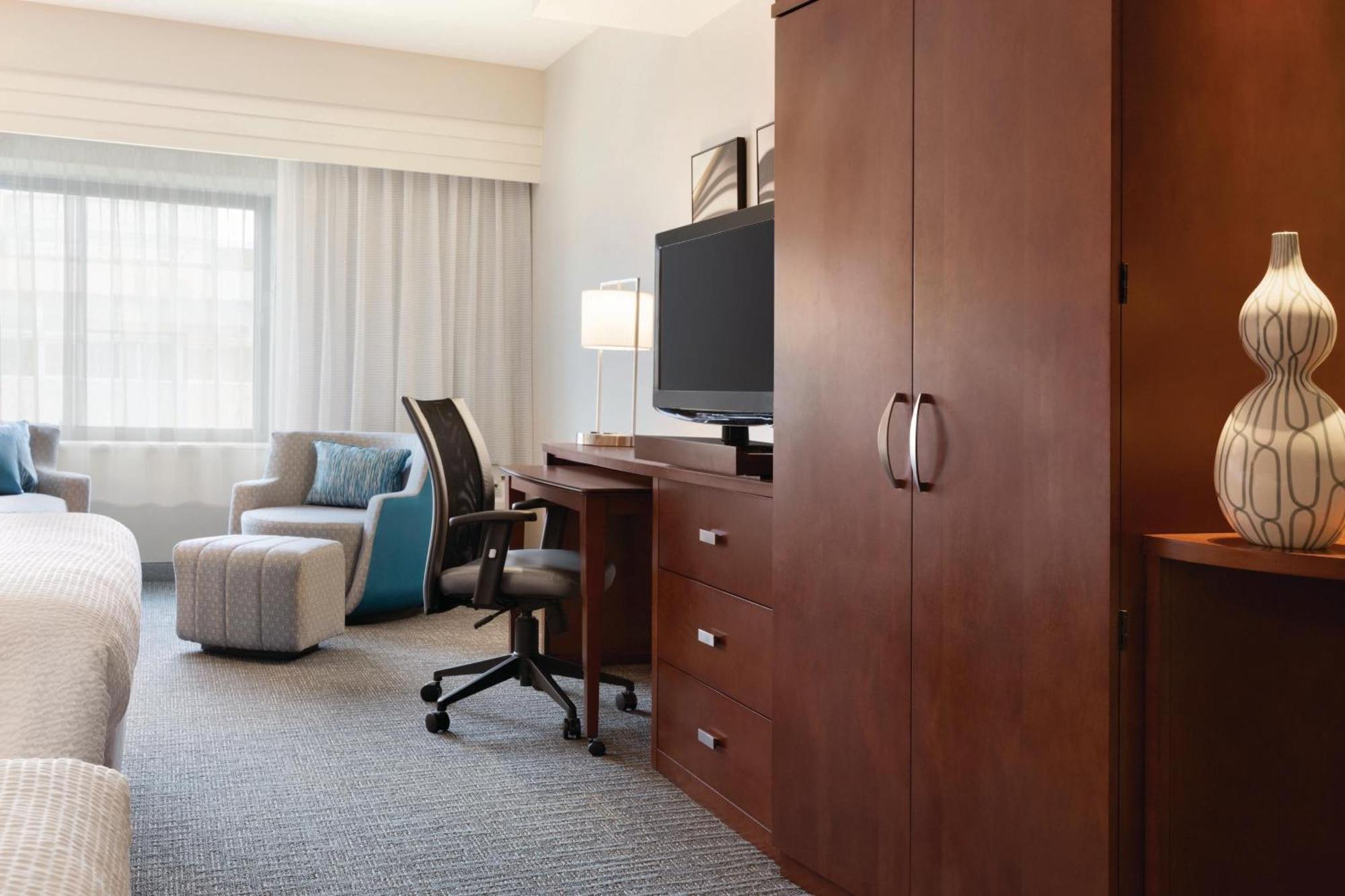 Courtyard Charlotte Airport North Hotel Екстериор снимка