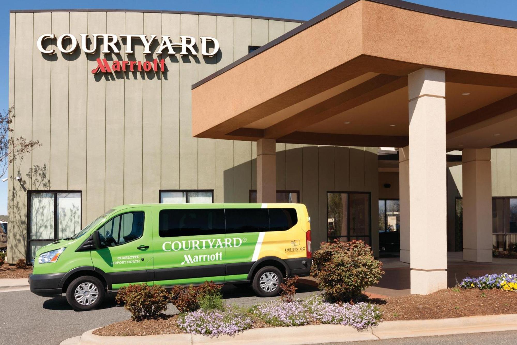 Courtyard Charlotte Airport North Hotel Екстериор снимка
