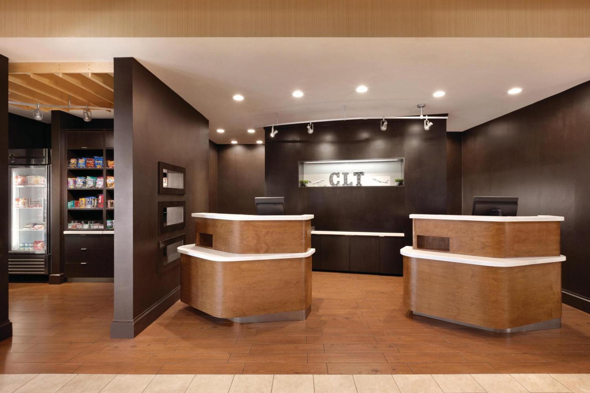 Courtyard Charlotte Airport North Hotel Екстериор снимка