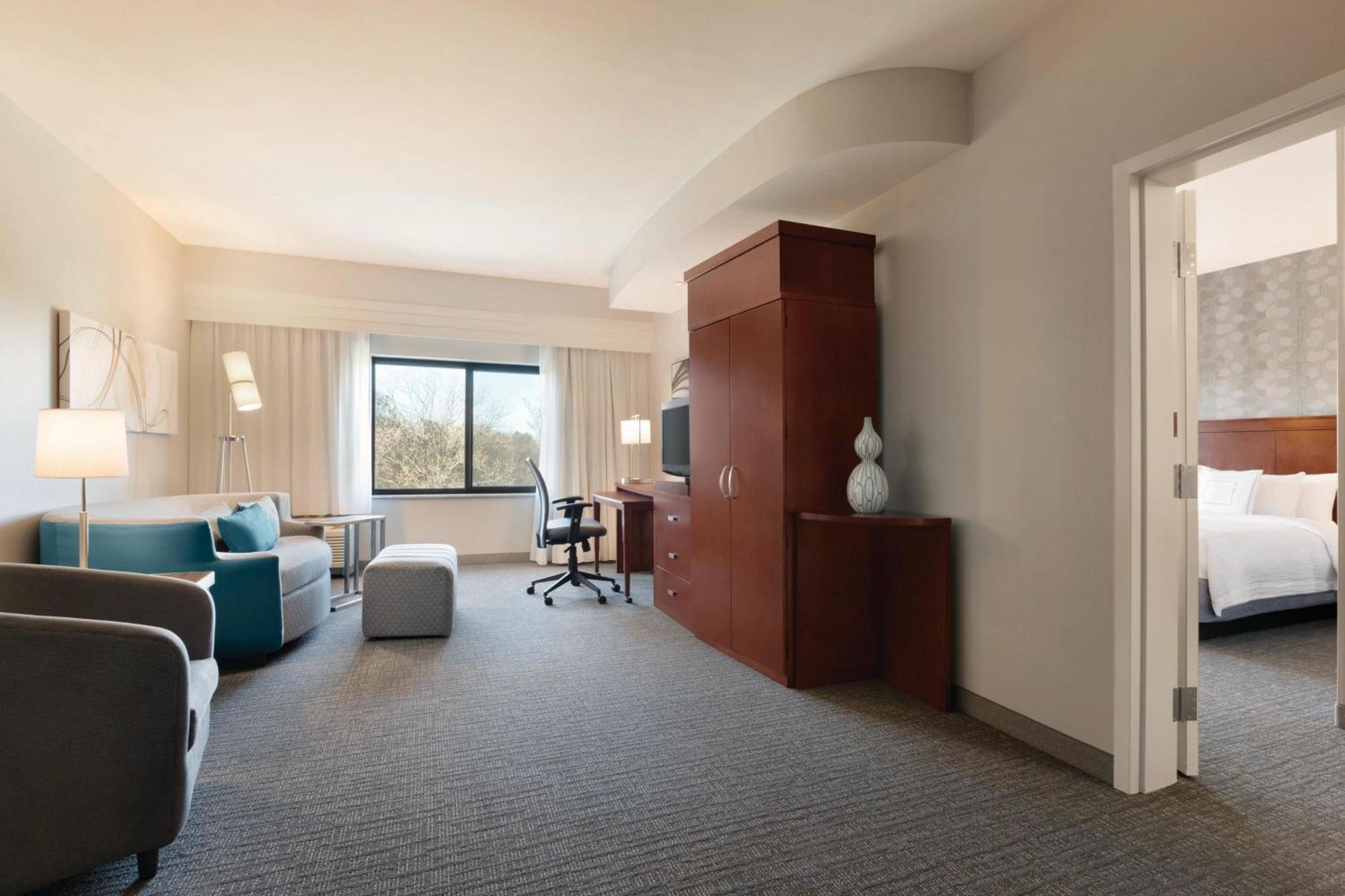Courtyard Charlotte Airport North Hotel Екстериор снимка