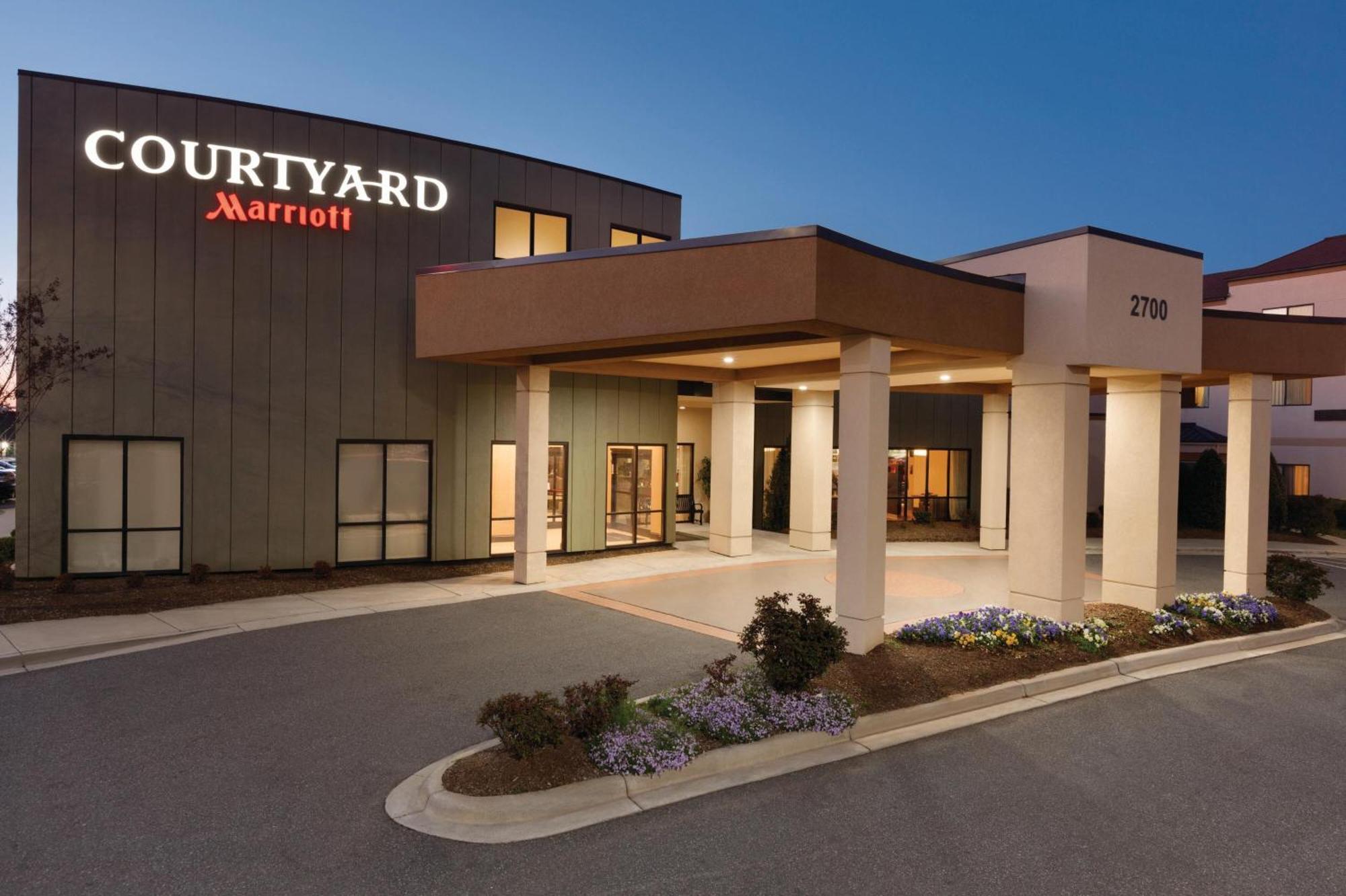 Courtyard Charlotte Airport North Hotel Екстериор снимка
