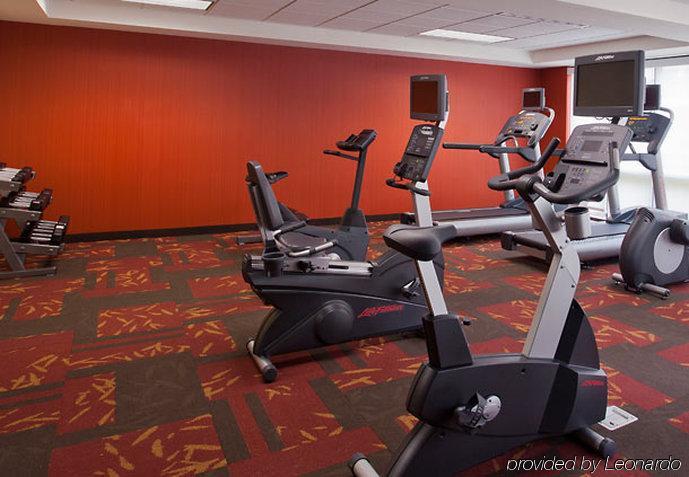 Courtyard Charlotte Airport North Hotel Съоръжения снимка
