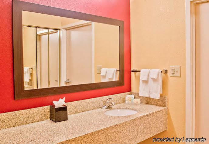 Courtyard Charlotte Airport North Hotel Екстериор снимка