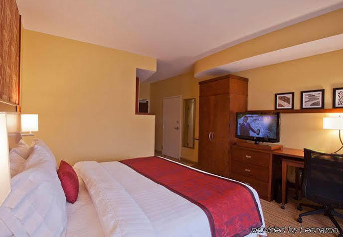 Courtyard Charlotte Airport North Hotel Екстериор снимка
