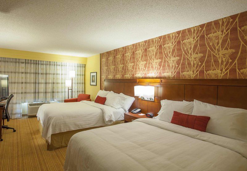 Courtyard Charlotte Airport North Hotel Екстериор снимка