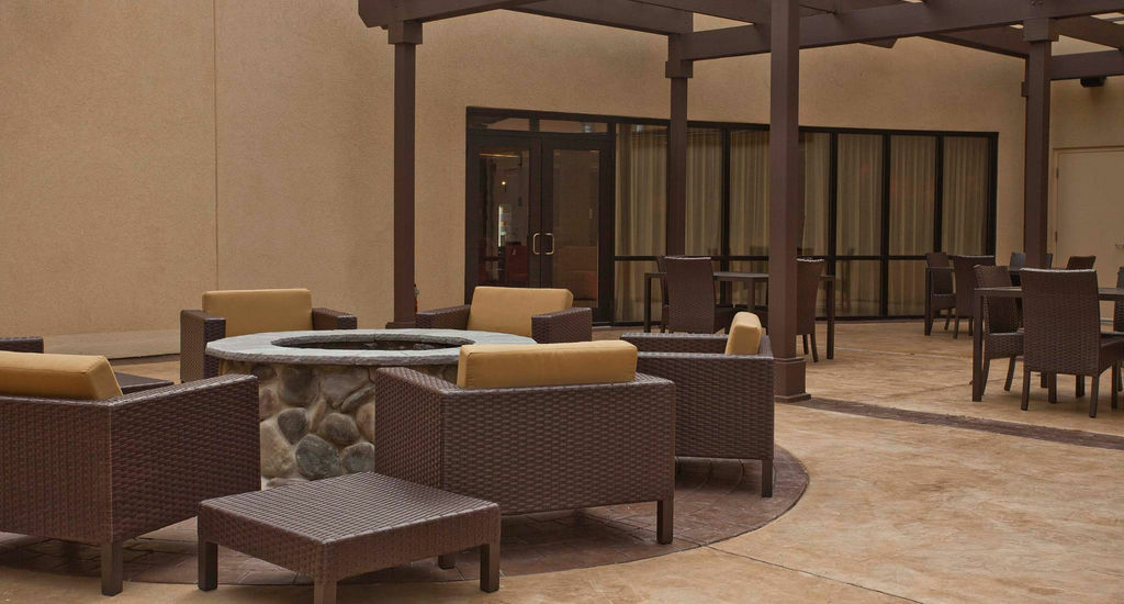 Courtyard Charlotte Airport North Hotel Екстериор снимка